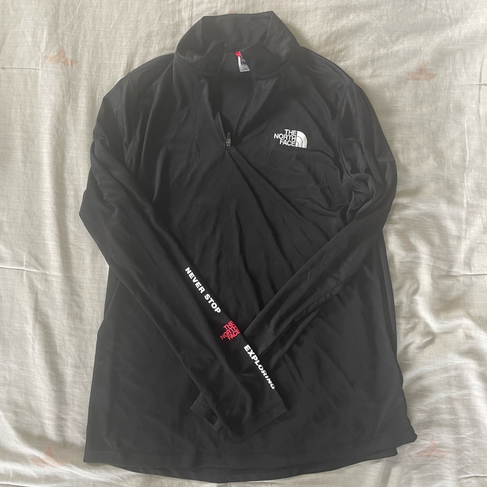 The North Face women’s 1/4 long sleeve